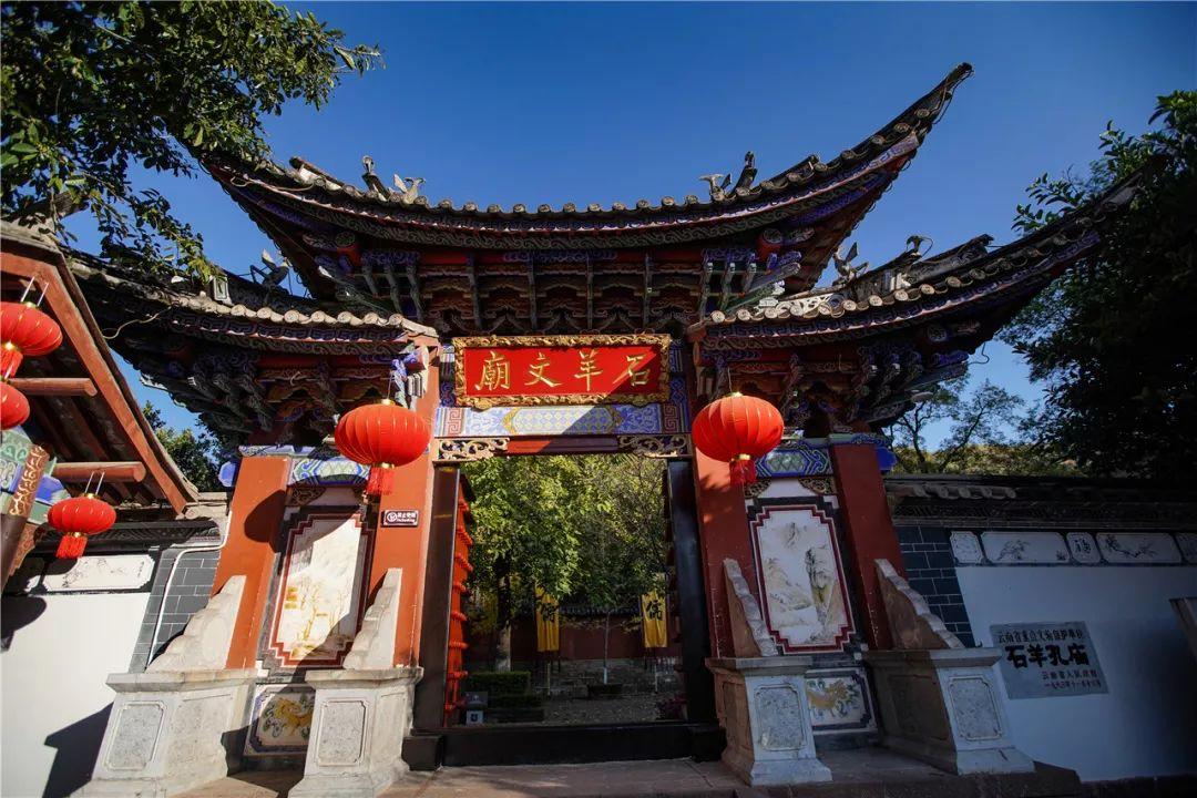 可爱的女生解救